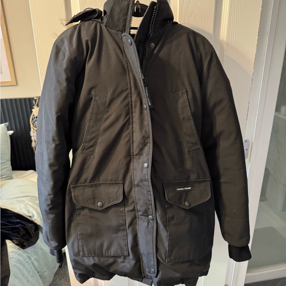 Canada Goose Woman’s Black Puffer Jacket - Picture 1 of 7